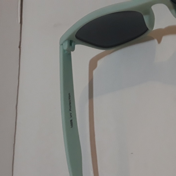 RARE TEAL VICTORIA SECRET PINK SUNGLASSES BOTTLE OPENER ENDS - Picture 6 of 8